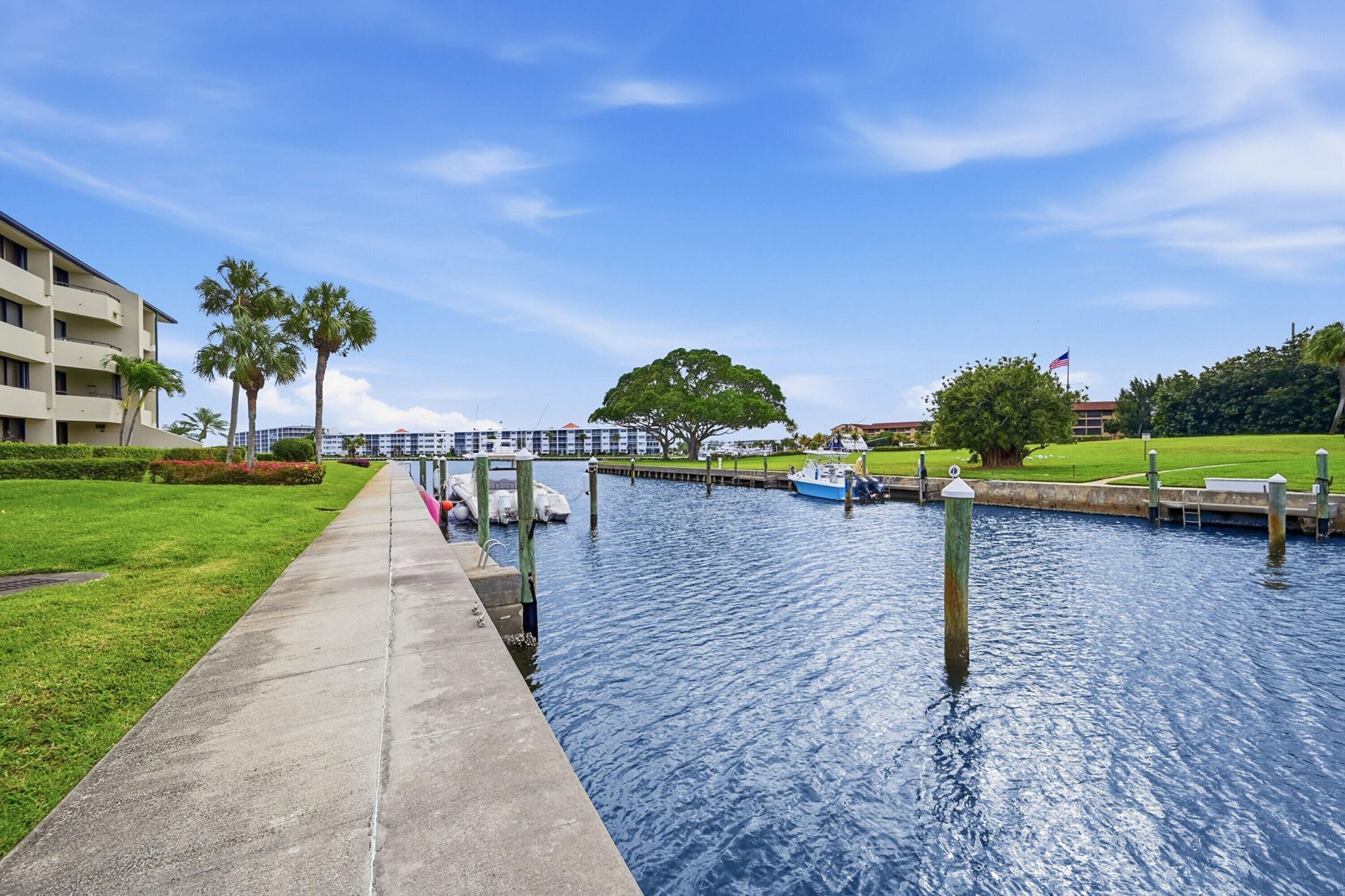 1109 E Marine Way E, Unit L1l + Boat, North Palm Beach, FL 33408 Photo