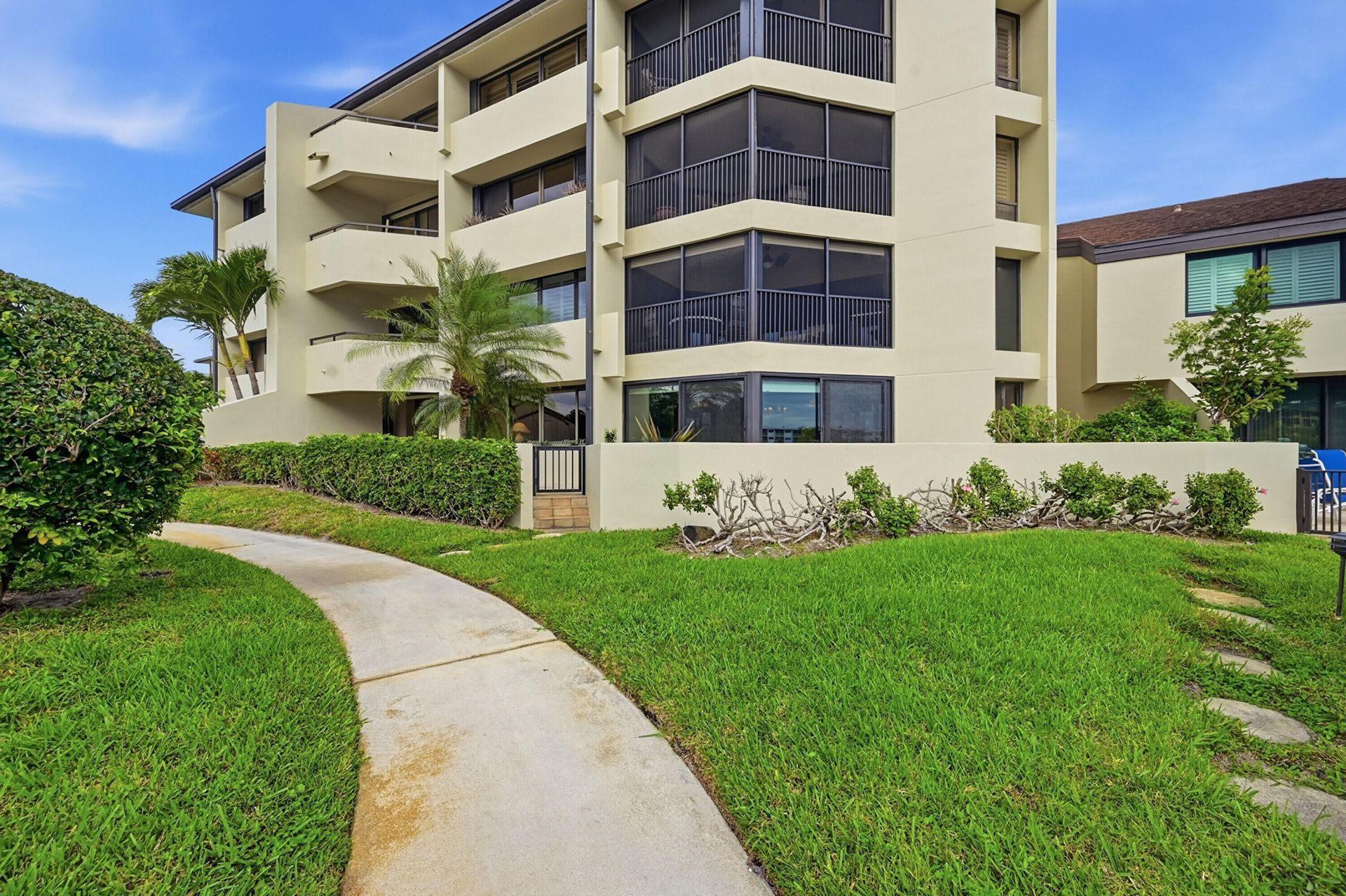 1109 E Marine Way E, Unit L1l + Boat, North Palm Beach, FL 33408 Photo