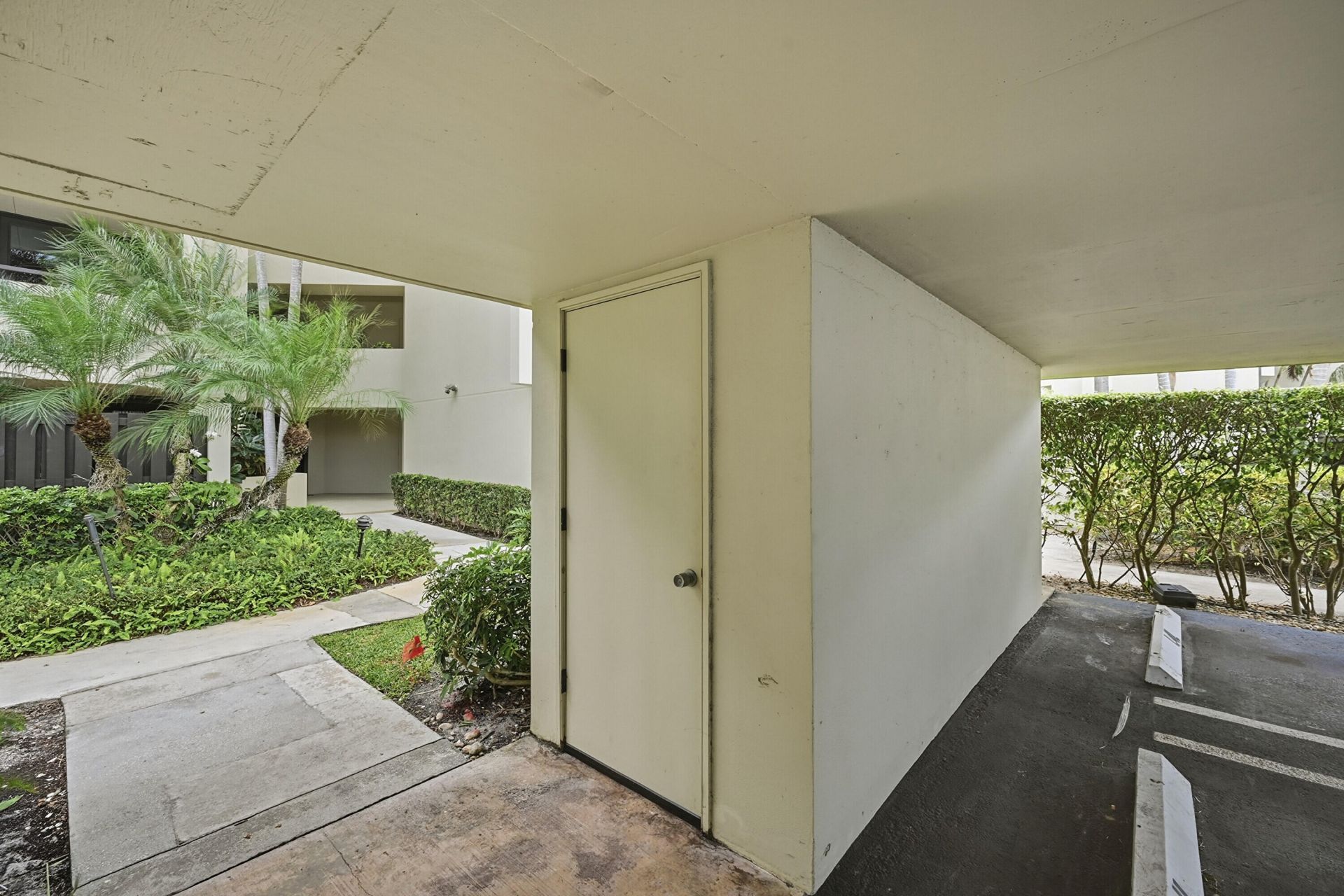 1109 E Marine Way E, Unit L1l + Boat, North Palm Beach, FL 33408 Photo