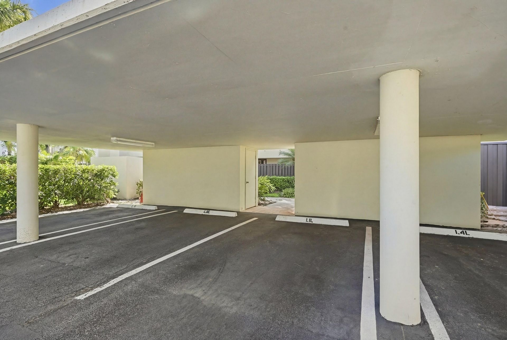 1109 E Marine Way E, Unit L1l + Boat, North Palm Beach, FL 33408 Photo