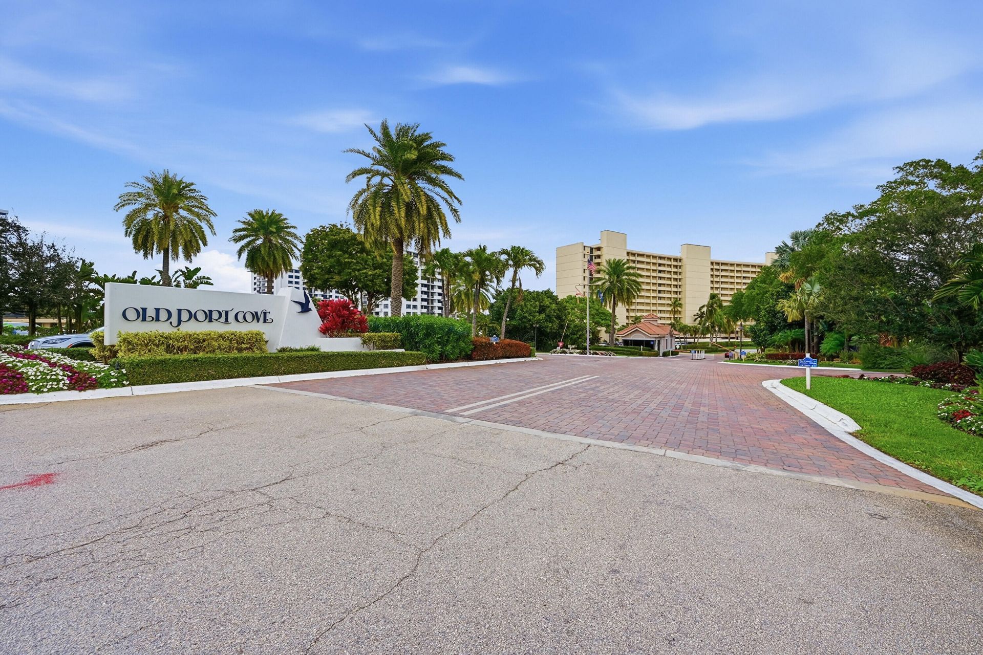 1109 E Marine Way E, Unit L1l + Boat, North Palm Beach, FL 33408 Photo