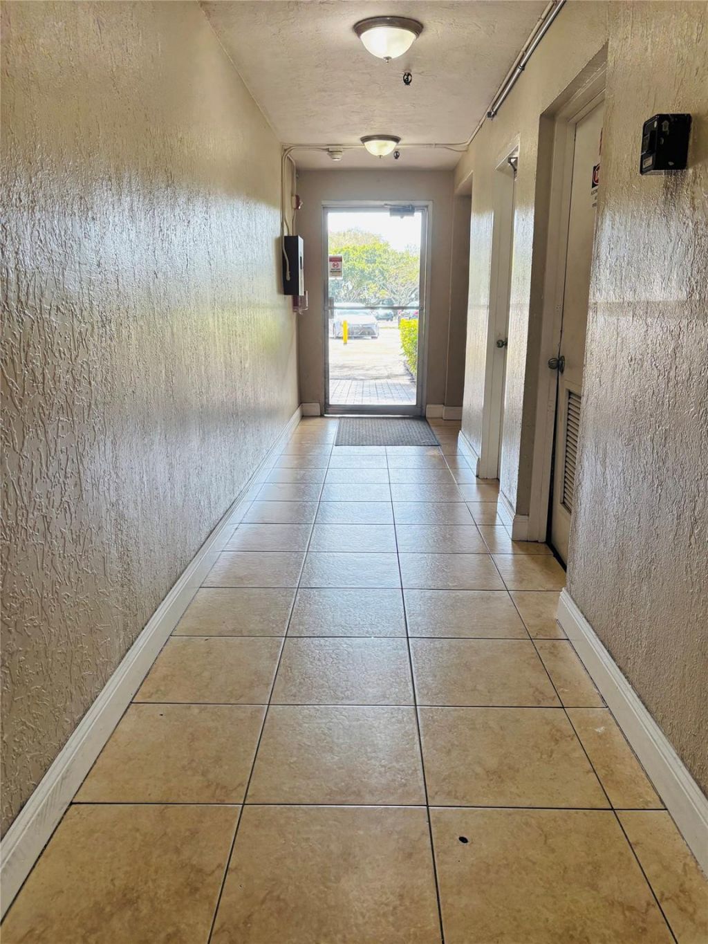 7300 NW 17th Street, Unit 202, Plantation, FL 33313 Photo
