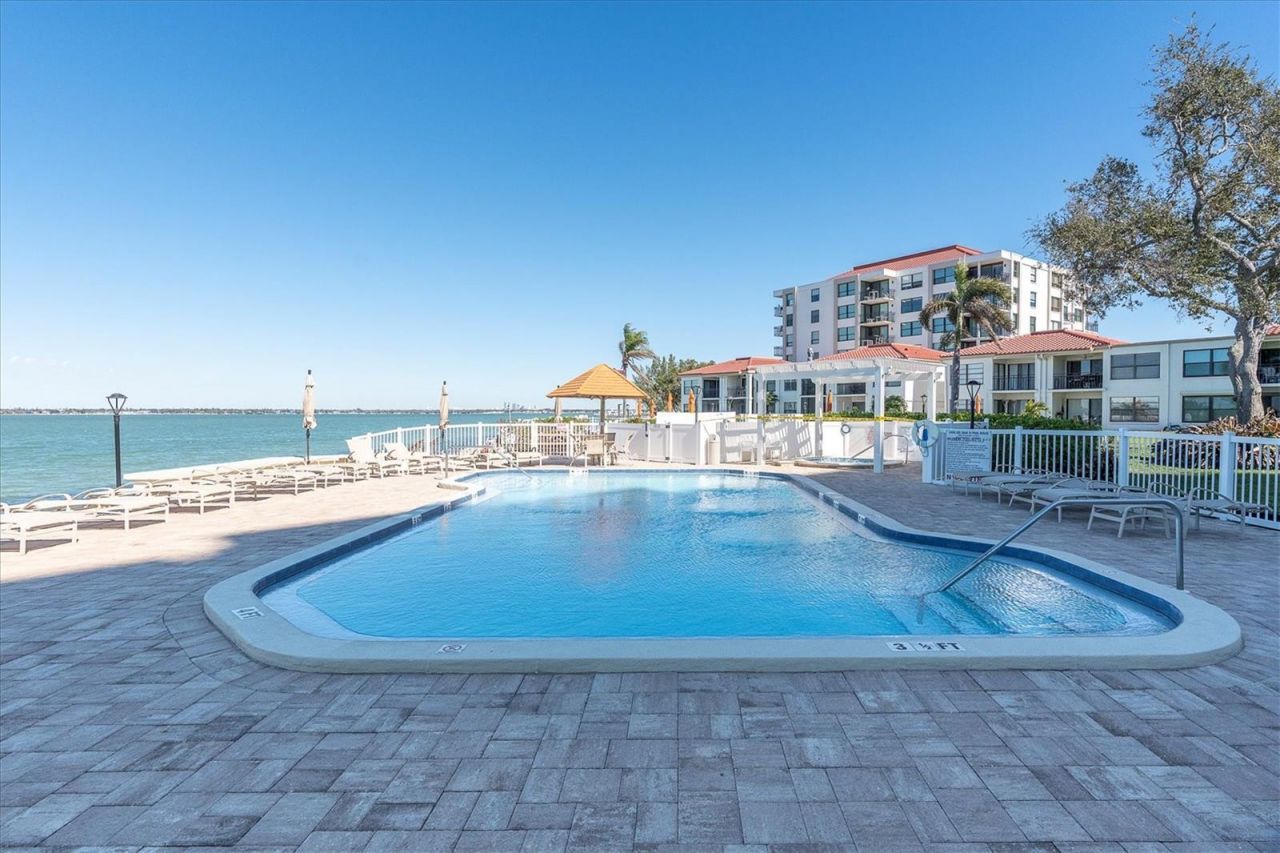 6265 Sun Boulevard, Unit 107, Saint Petersburg, FL 33715 Photo