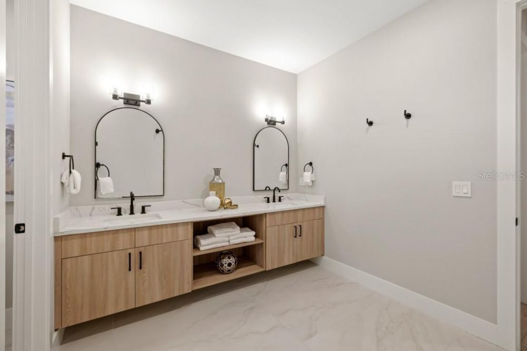 1217 Cloverlawn Avenue, Orlando, FL 32806 Photo