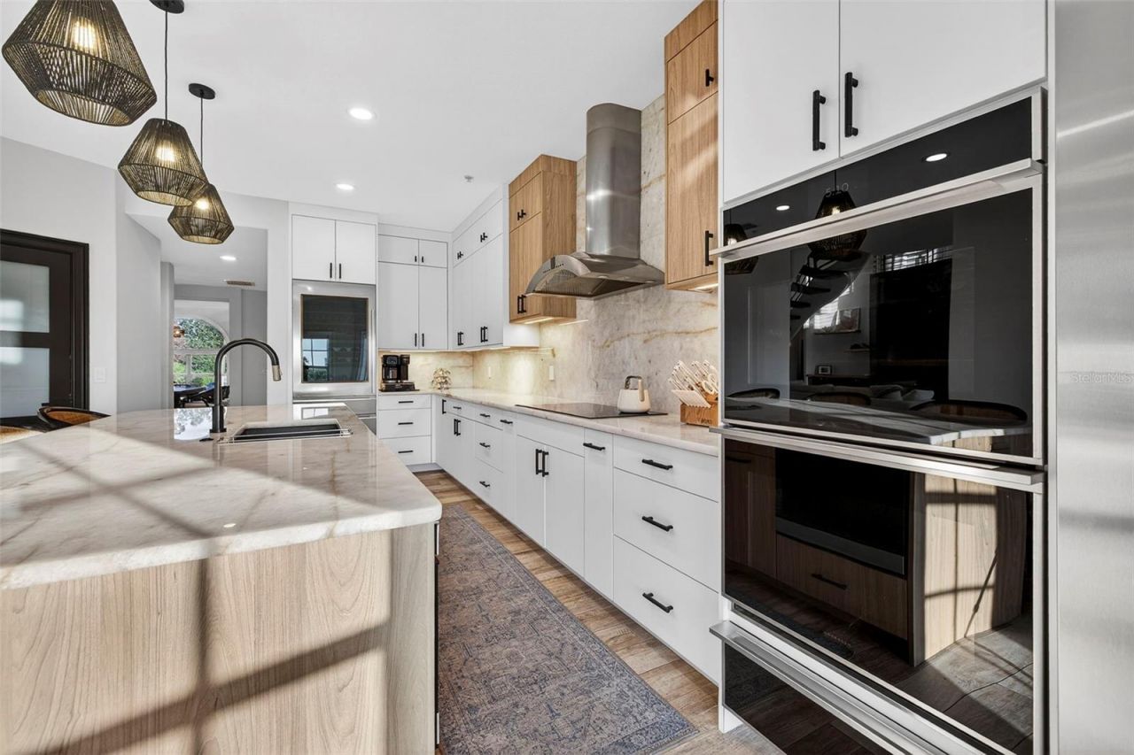 8880 Commodore Drive, Seminole, FL 33776 Photo