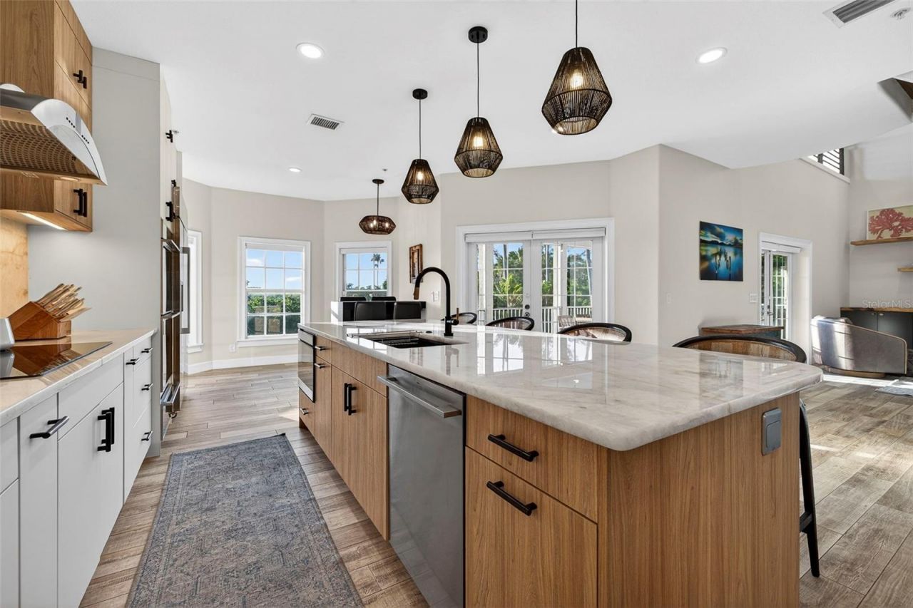 8880 Commodore Drive, Seminole, FL 33776 Photo