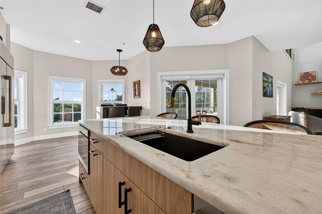 8880 Commodore Drive, Seminole, FL 33776 Photo