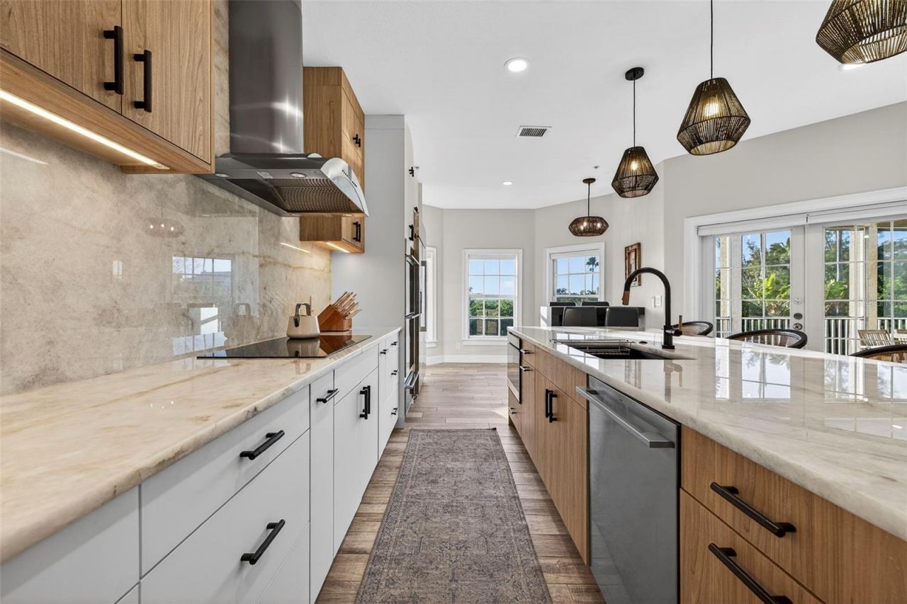 8880 Commodore Drive, Seminole, FL 33776 Photo