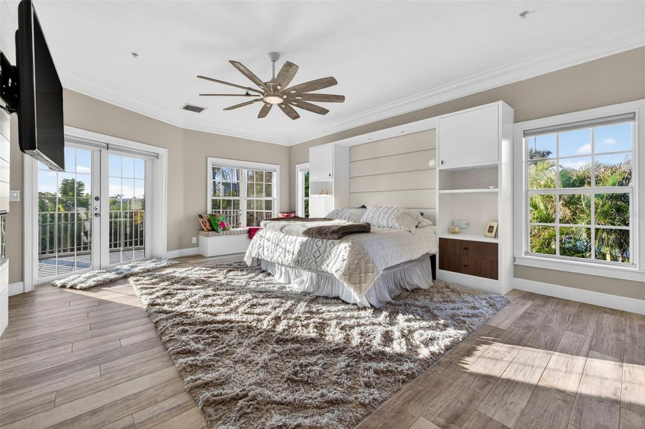 8880 Commodore Drive, Seminole, FL 33776 Photo