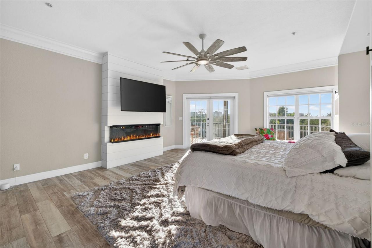 8880 Commodore Drive, Seminole, FL 33776 Photo