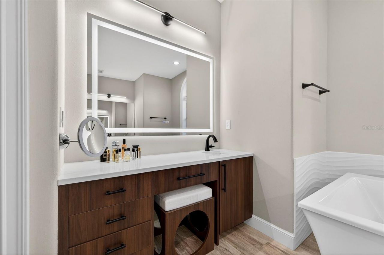 8880 Commodore Drive, Seminole, FL 33776 Photo