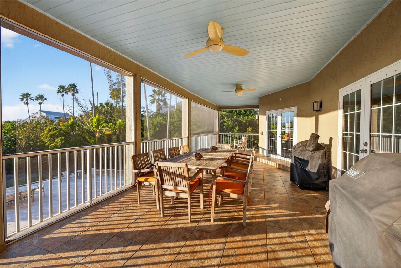 8880 Commodore Drive, Seminole, FL 33776 Photo