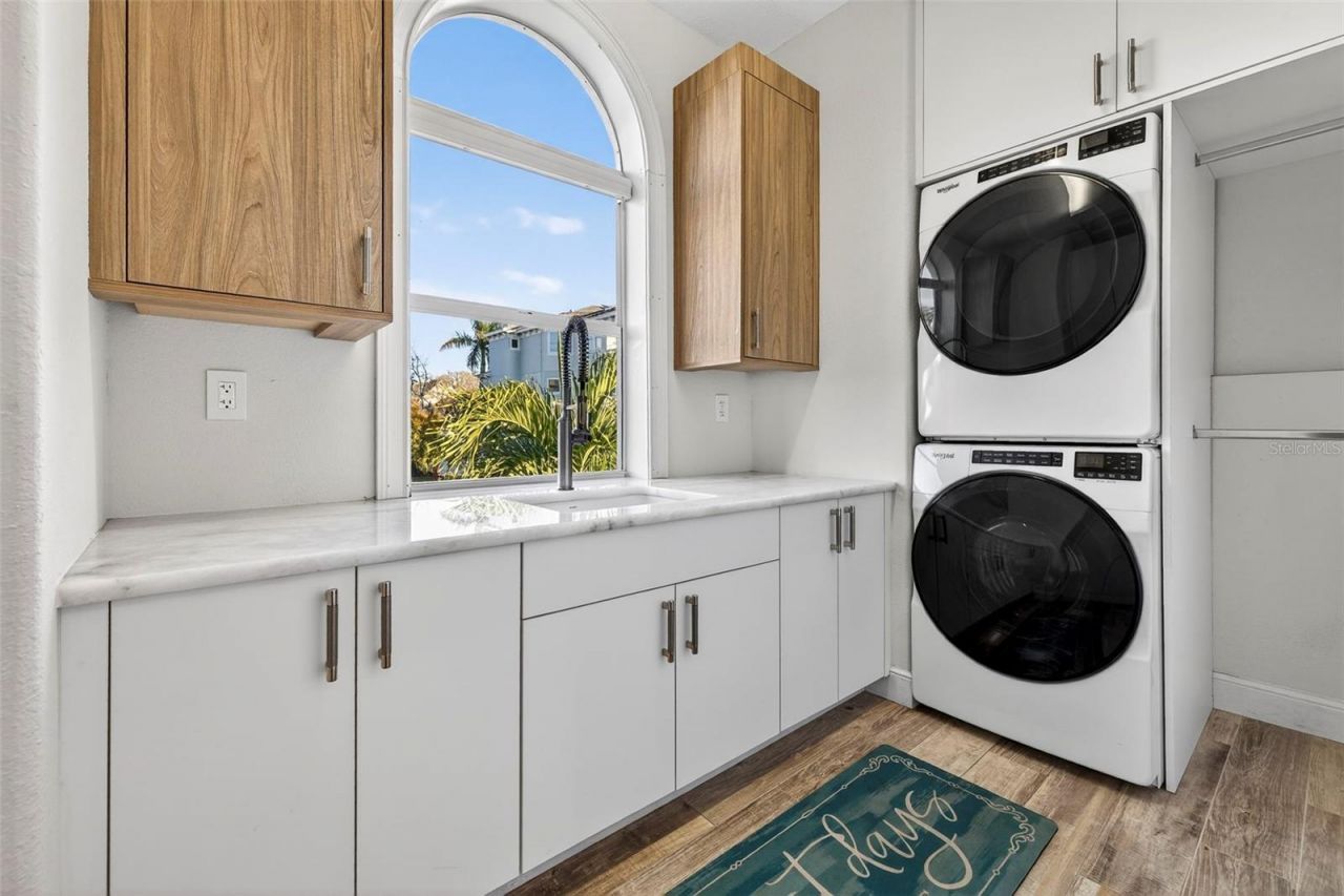 8880 Commodore Drive, Seminole, FL 33776 Photo