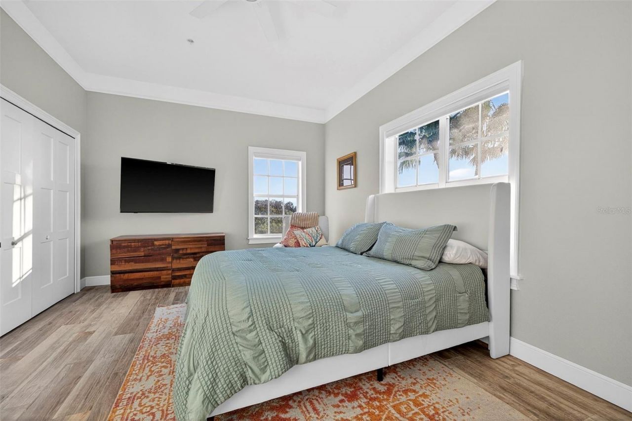 8880 Commodore Drive, Seminole, FL 33776 Photo