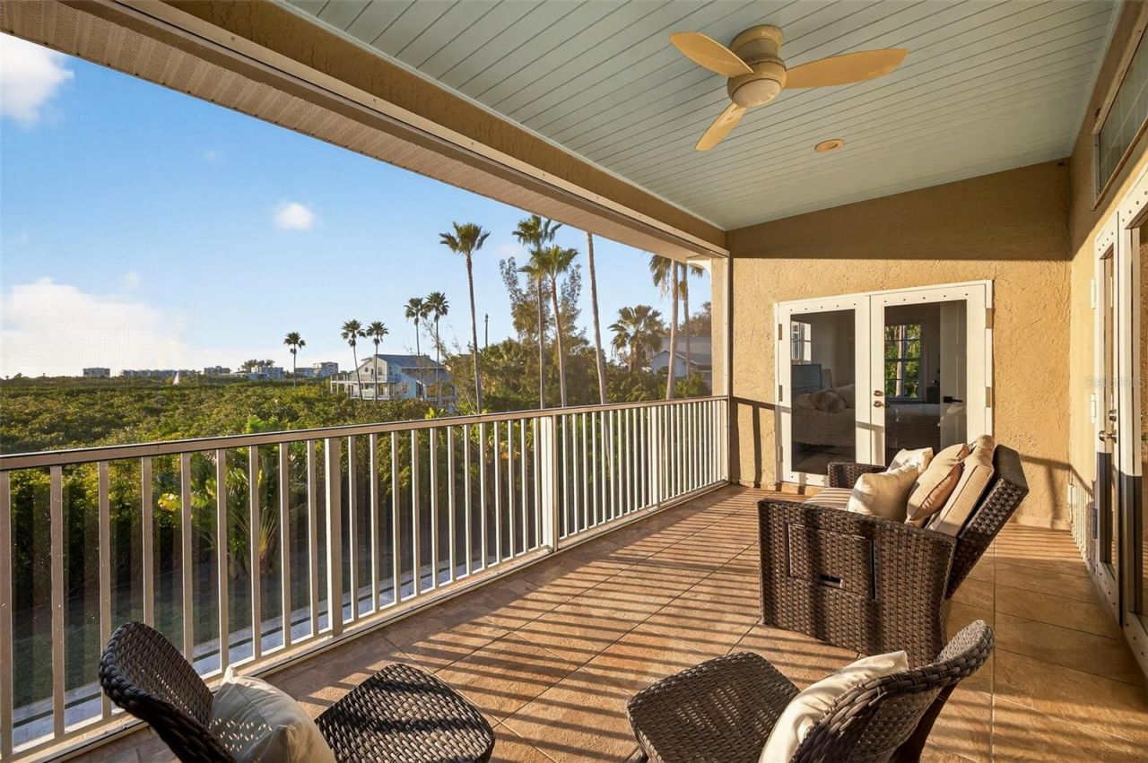 8880 Commodore Drive, Seminole, FL 33776 Photo