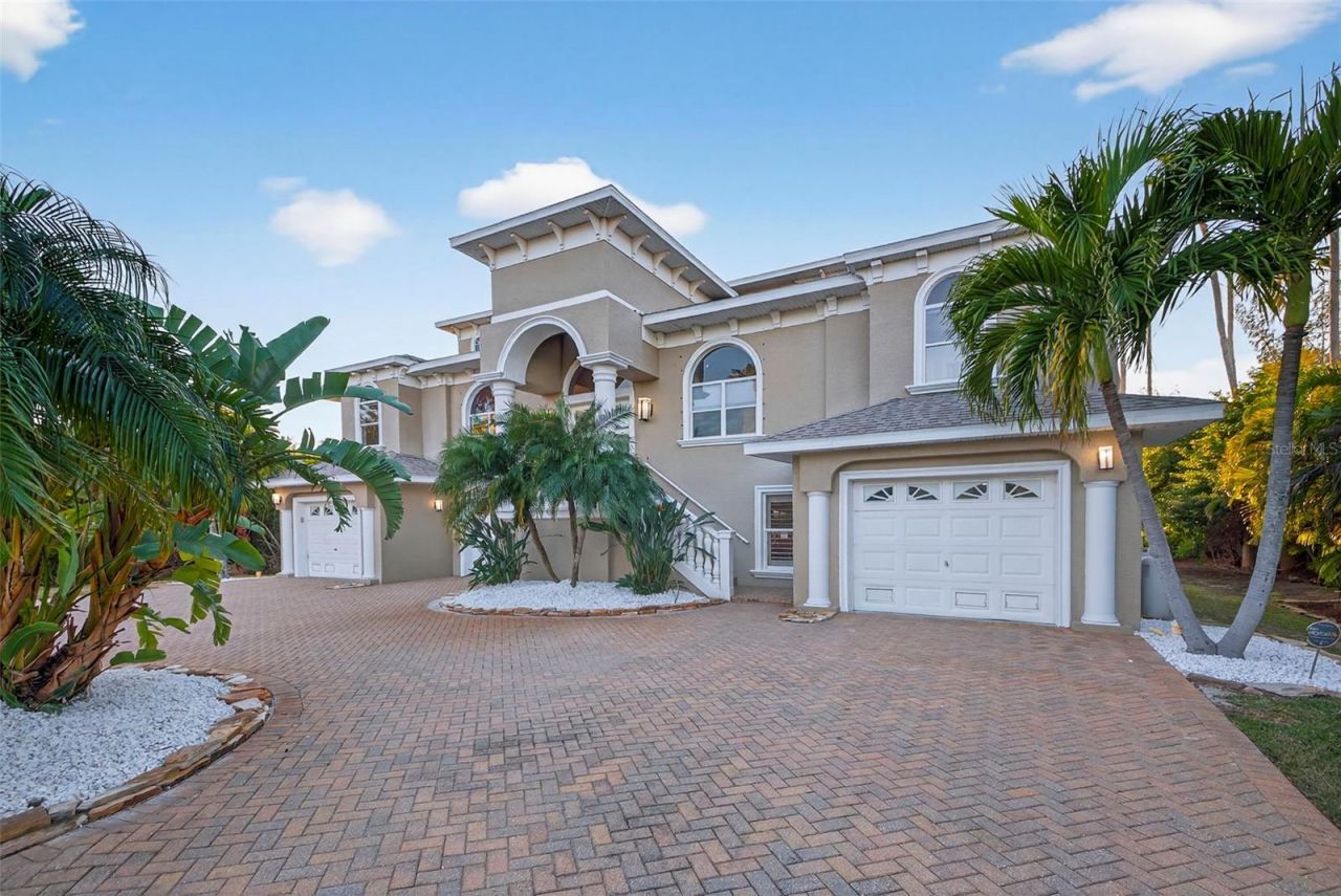 8880 Commodore Drive, Seminole, FL 33776 Photo