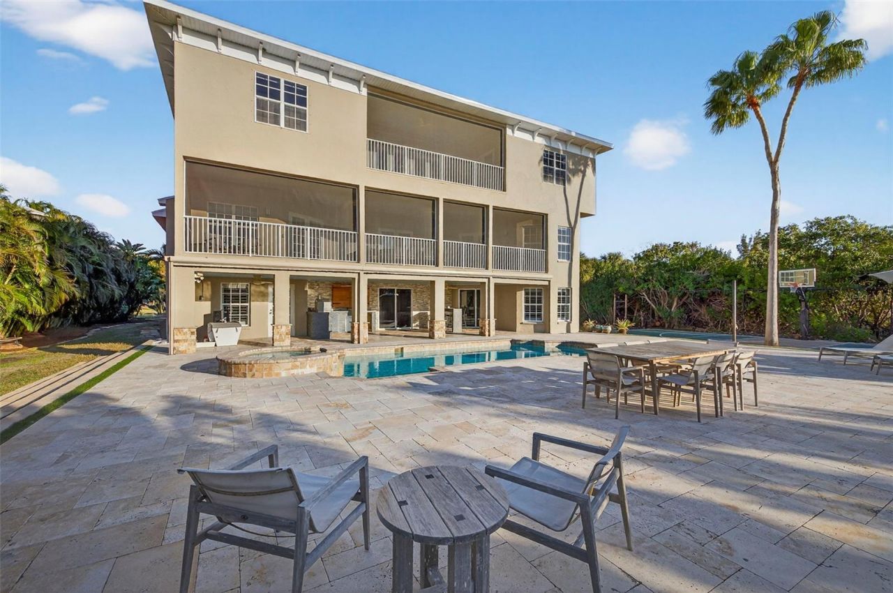 8880 Commodore Drive, Seminole, FL 33776 Photo