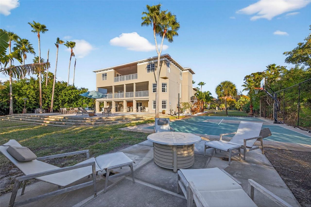 8880 Commodore Drive, Seminole, FL 33776 Photo