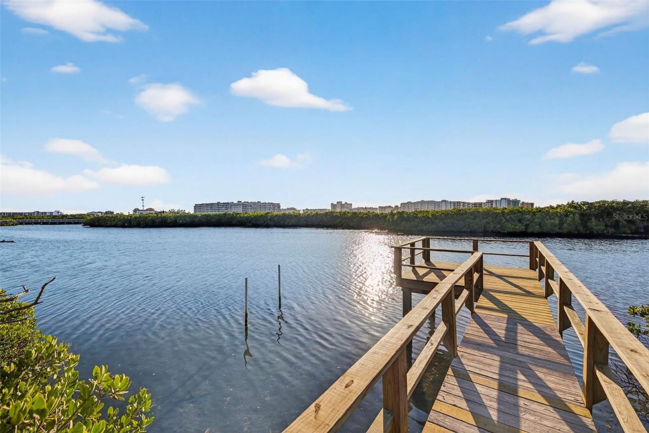 8880 Commodore Drive, Seminole, FL 33776 Photo