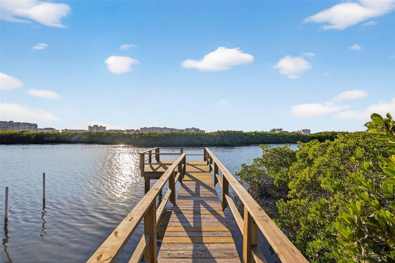 8880 Commodore Drive, Seminole, FL 33776 Photo