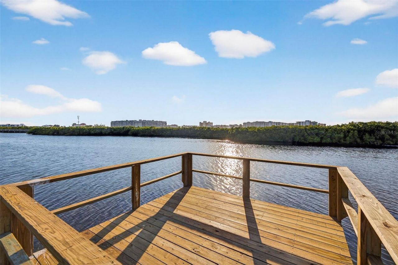 8880 Commodore Drive, Seminole, FL 33776 Photo