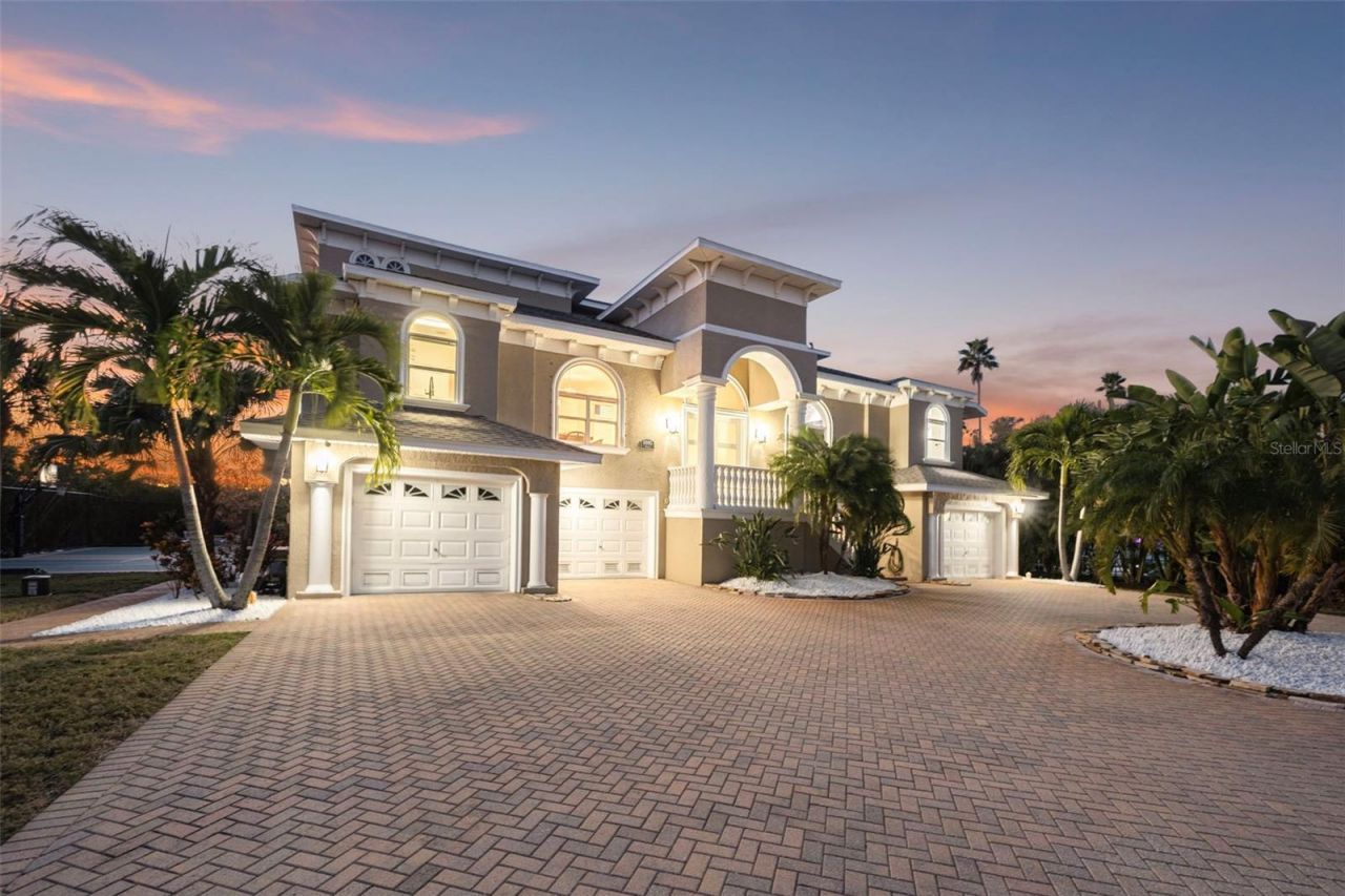 8880 Commodore Drive, Seminole, FL 33776 Photo