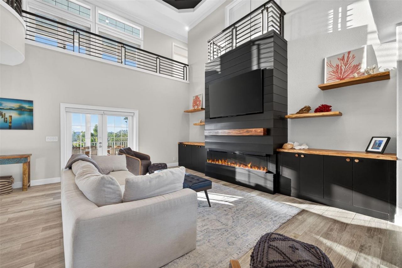 8880 Commodore Drive, Seminole, FL 33776 Photo