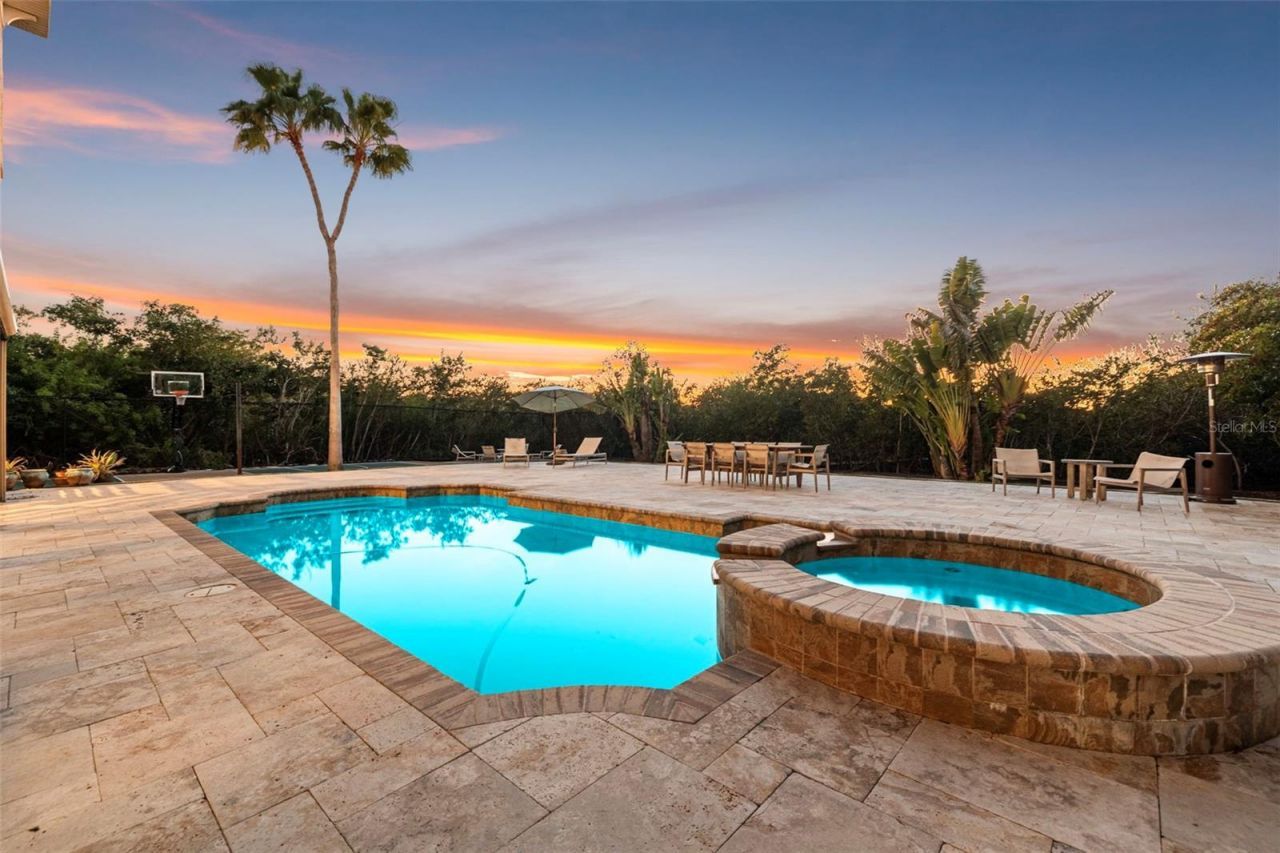 8880 Commodore Drive, Seminole, FL 33776 Photo