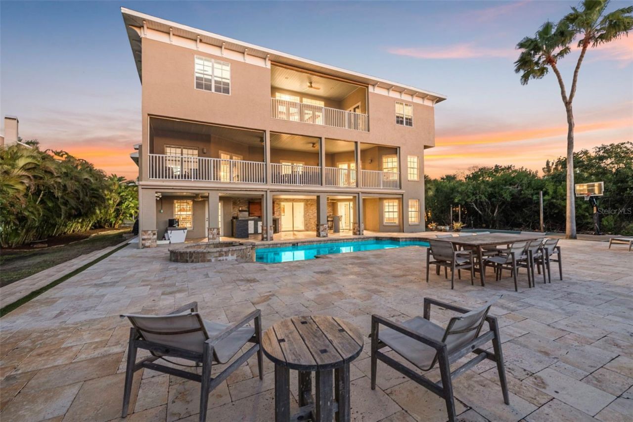 8880 Commodore Drive, Seminole, FL 33776 Photo