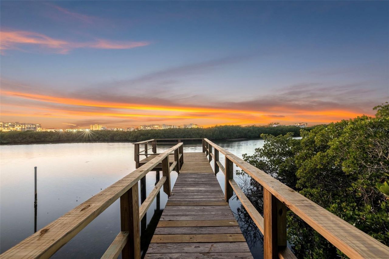 8880 Commodore Drive, Seminole, FL 33776 Photo