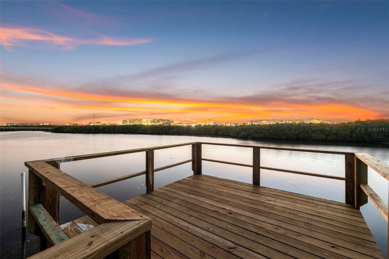 8880 Commodore Drive, Seminole, FL 33776 Photo