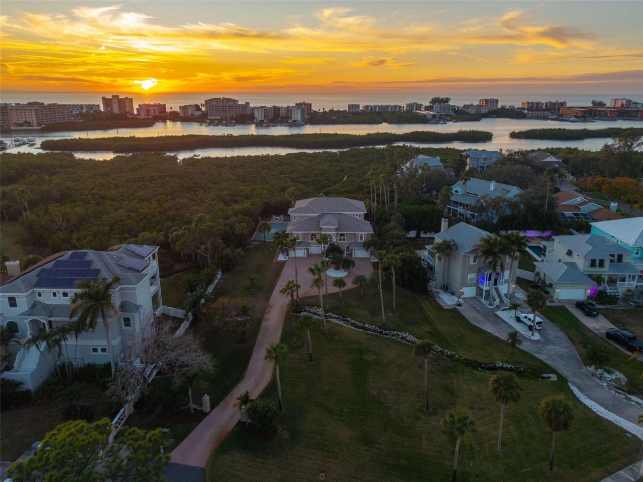 8880 Commodore Drive, Seminole, FL 33776 Photo