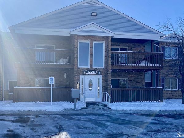 1225 Harbour Drive, Trenton, MI 48183