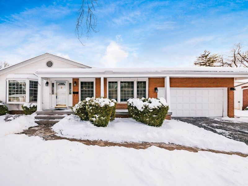 955 Amberly Place, Columbus, OH 43220 Photo 1