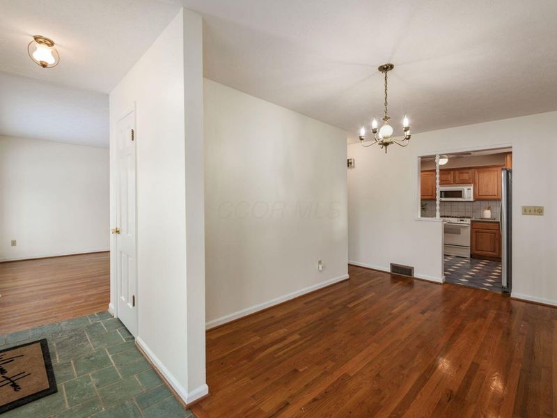 955 Amberly Place, Columbus, OH 43220 Photo 11