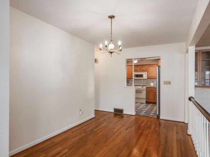 955 Amberly Place, Columbus, OH 43220 Photo 12