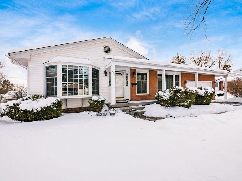 955 Amberly Place, Columbus, OH 43220 Photo 2