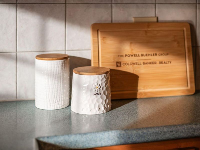 955 Amberly Place, Columbus, OH 43220 Photo 23