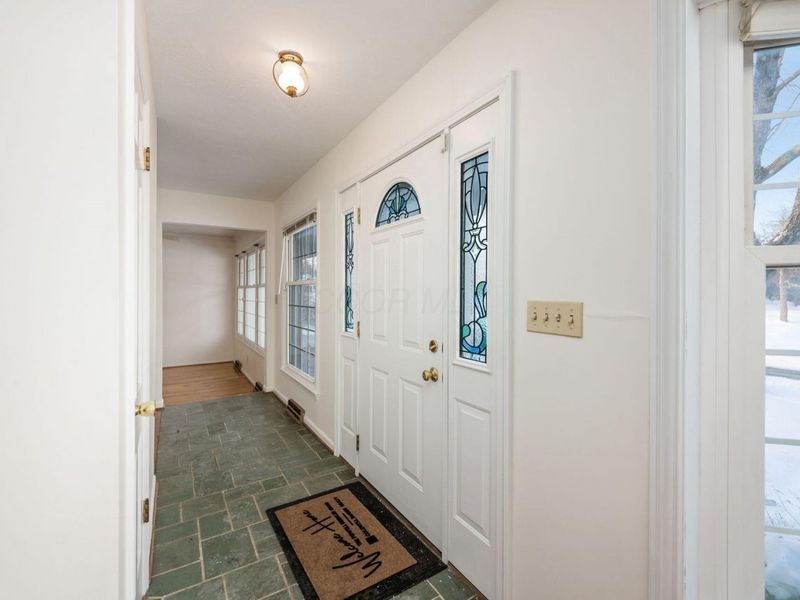 955 Amberly Place, Columbus, OH 43220 Photo 3