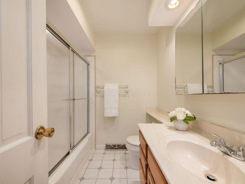 955 Amberly Place, Columbus, OH 43220 Photo 36