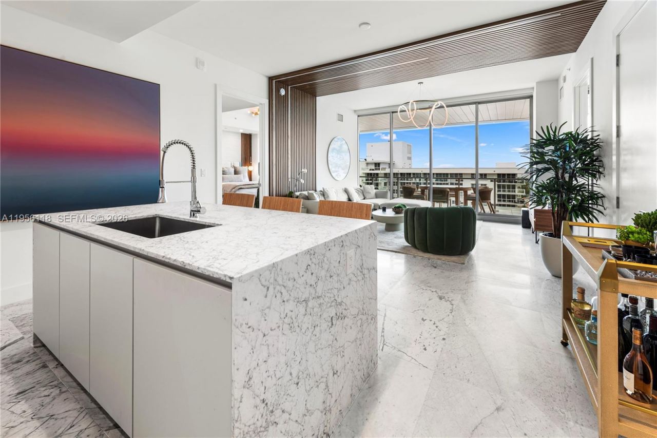 5775 Collins Ave , Unit 1405, Miami Beach, FL 33140 Photo