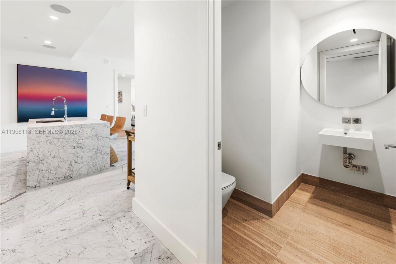 5775 Collins Ave , Unit 1405, Miami Beach, FL 33140 Photo