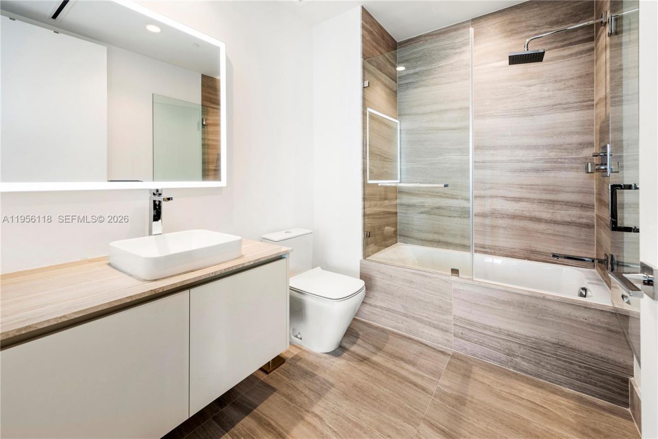 5775 Collins Ave , Unit 1405, Miami Beach, FL 33140 Photo