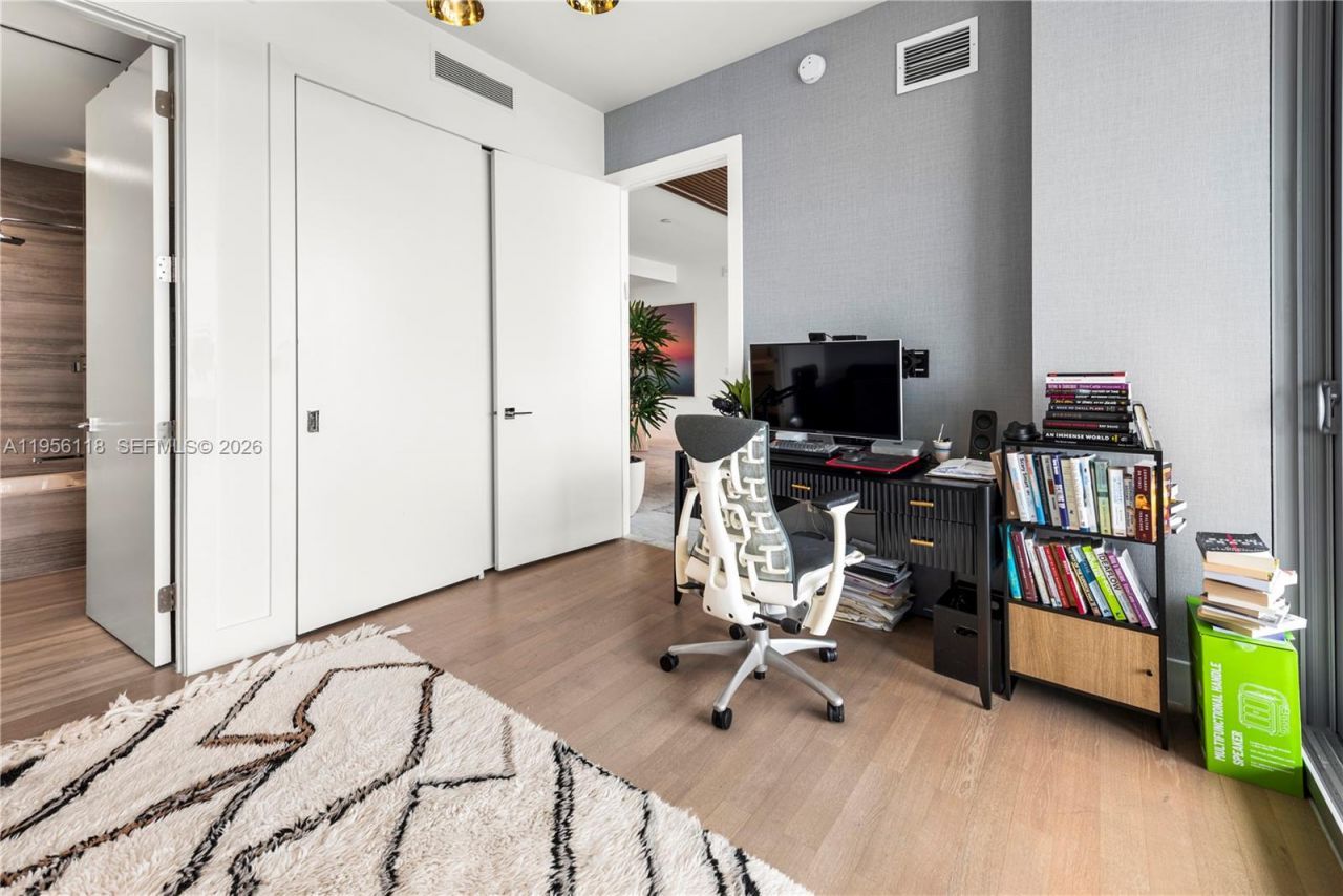 5775 Collins Ave , Unit 1405, Miami Beach, FL 33140 Photo