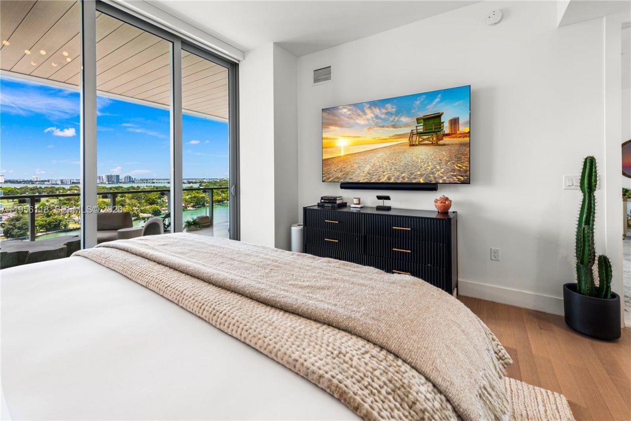 5775 Collins Ave , Unit 1405, Miami Beach, FL 33140 Photo