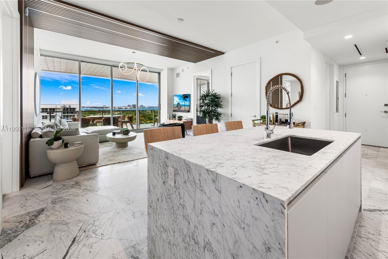 5775 Collins Ave , Unit 1405, Miami Beach, FL 33140 Photo