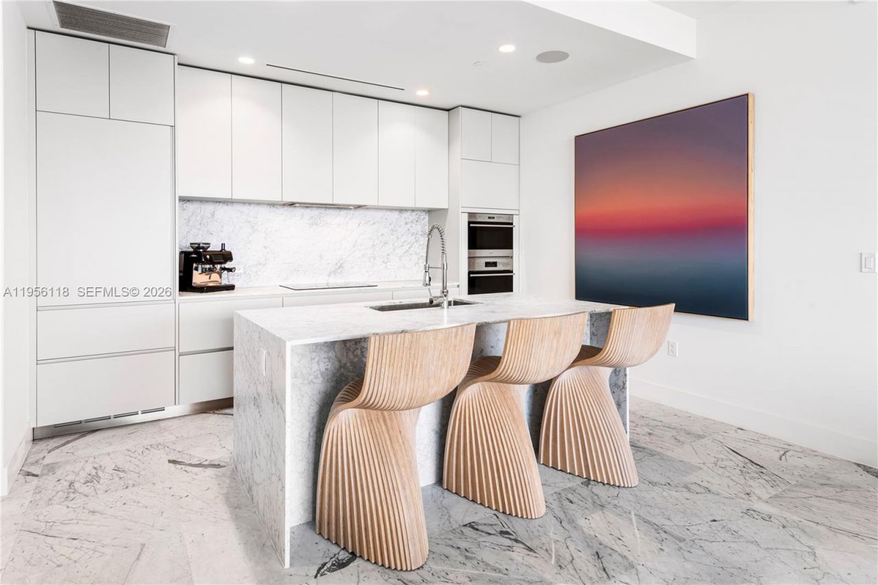 5775 Collins Ave , Unit 1405, Miami Beach, FL 33140 Photo