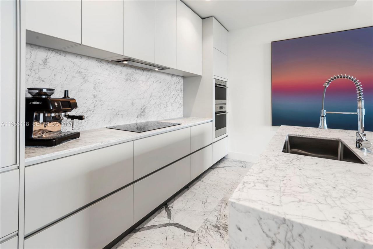 5775 Collins Ave , Unit 1405, Miami Beach, FL 33140 Photo