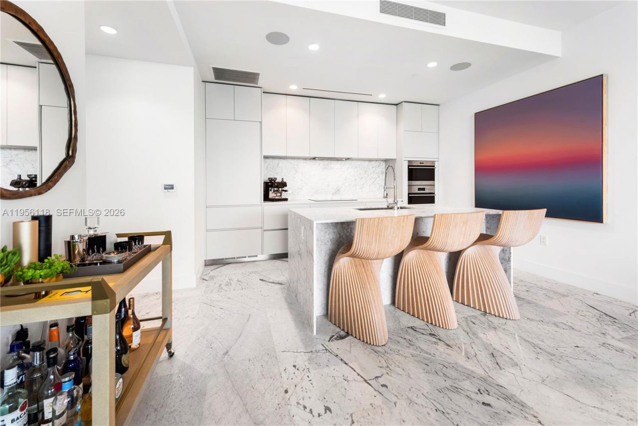 5775 Collins Ave , Unit 1405, Miami Beach, FL 33140 Photo