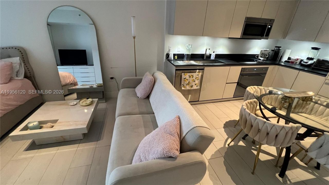 1010 Brickell Ave, Unit 1510, Miami, FL 33131 Photo